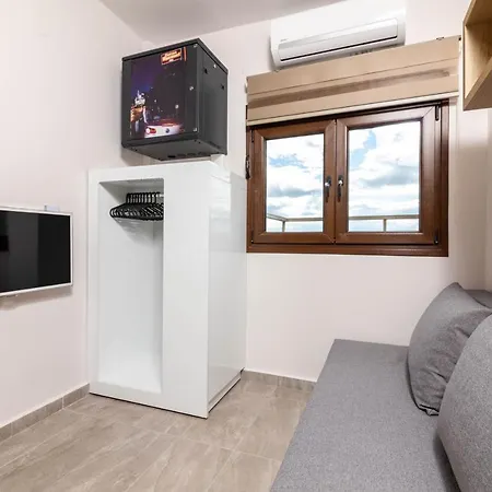 F & B Collection- 360 View Tiny Penthouse Apartment Thessaloniki