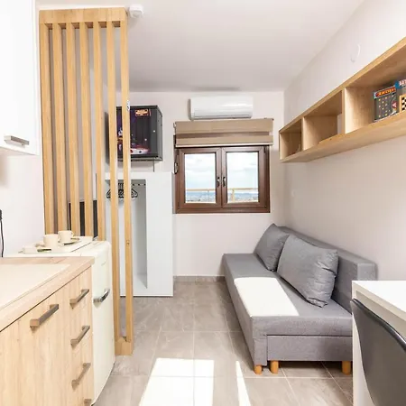 F & B Collection- 360 View Tiny Penthouse Apartment *